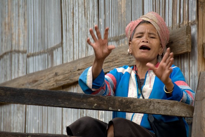 Tips For Travel Photography etiquette in Thailand Old Lahu Woman